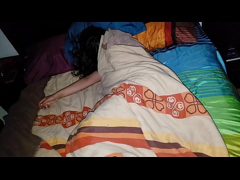❤️ Anak tiri berating ibu tiriné enom nalika dheweke turu. ☑ Saru ayu ing kita  ﹏